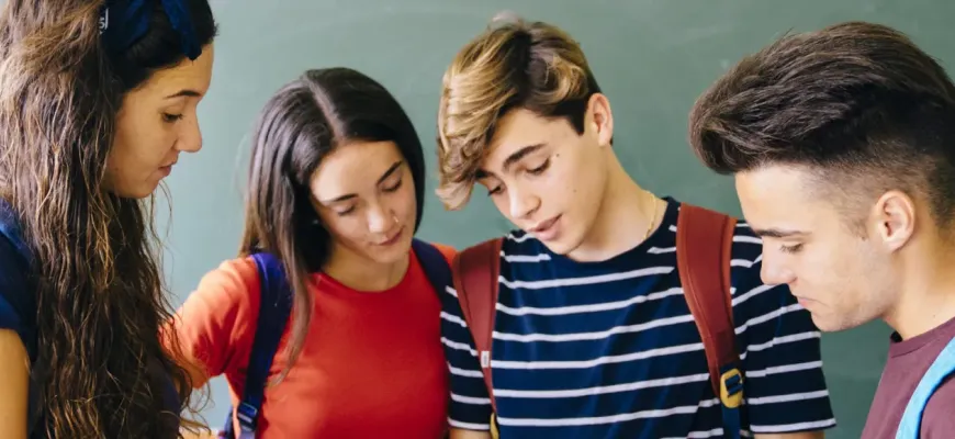 four schoolkids classroom scaled